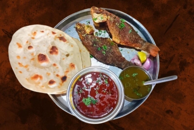 आनंद स्पेशल तवा माछी थाळी